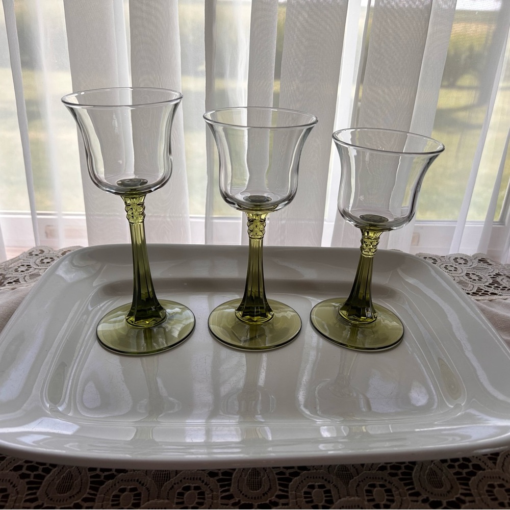 Beautiful Radiant Glow Olive Stemmed Trio, PartyLite - Picture 1 of 3